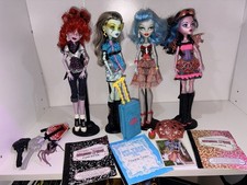 Monster High Dracubecca Ghoulia Yelps Skull Shore Operetta Frankie Stein Scaris