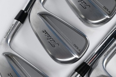 Titleist T100 2025 Eisen / 4-9i / X-Flex Project X Precision Schäfte