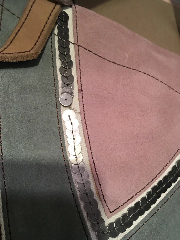 Bolso de hombro Fossil alto de lona con estampado de chevron beige malva Foto 2 de 4