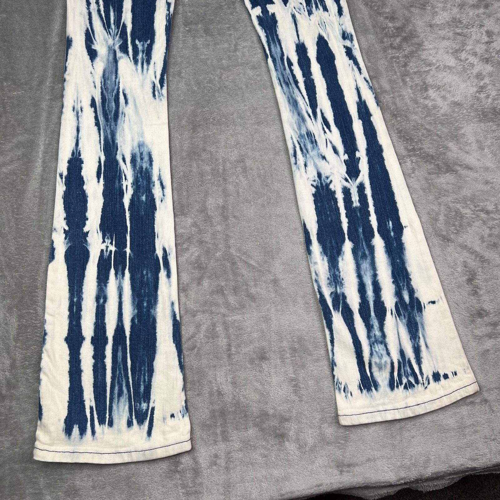 Michael Kors Tie Dye Flare Jeans Women’s 27 Blue White Boho Retro 70s High Rise thumbnail 15