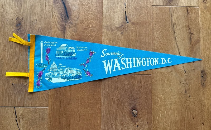 VINTAGE WASHINGTON DC FELT PENNANT EXCELLENT SHAPE SEE ATTACHED PICTURES