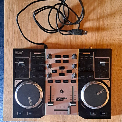 Hercules DJControl Instinct 2-Deck-Controller 2 Kanäle 8 Pads USB-betrieben