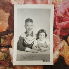 De colección Años 60 70 Olan Mills Retrato Hermanos Hermano Hermana Mediados de Siglo Negro Blanco