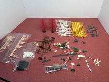 lot of HO Scale Train Layout Accessories Towers Signs, Poles people Diorama Kit