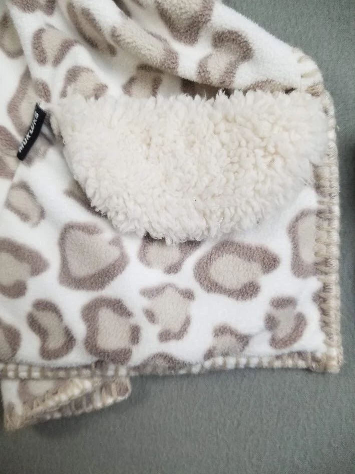 Mukluks Mantón Envolvente Bolsillos Polar Estampado Animal 24 x 58 Bufanda Manta Usable  Foto 3 de 4