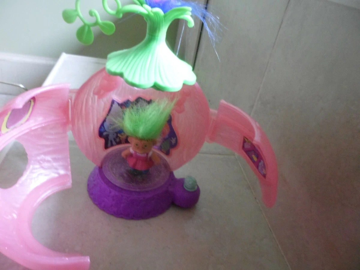 Trolls poppy's best sale coronation pod