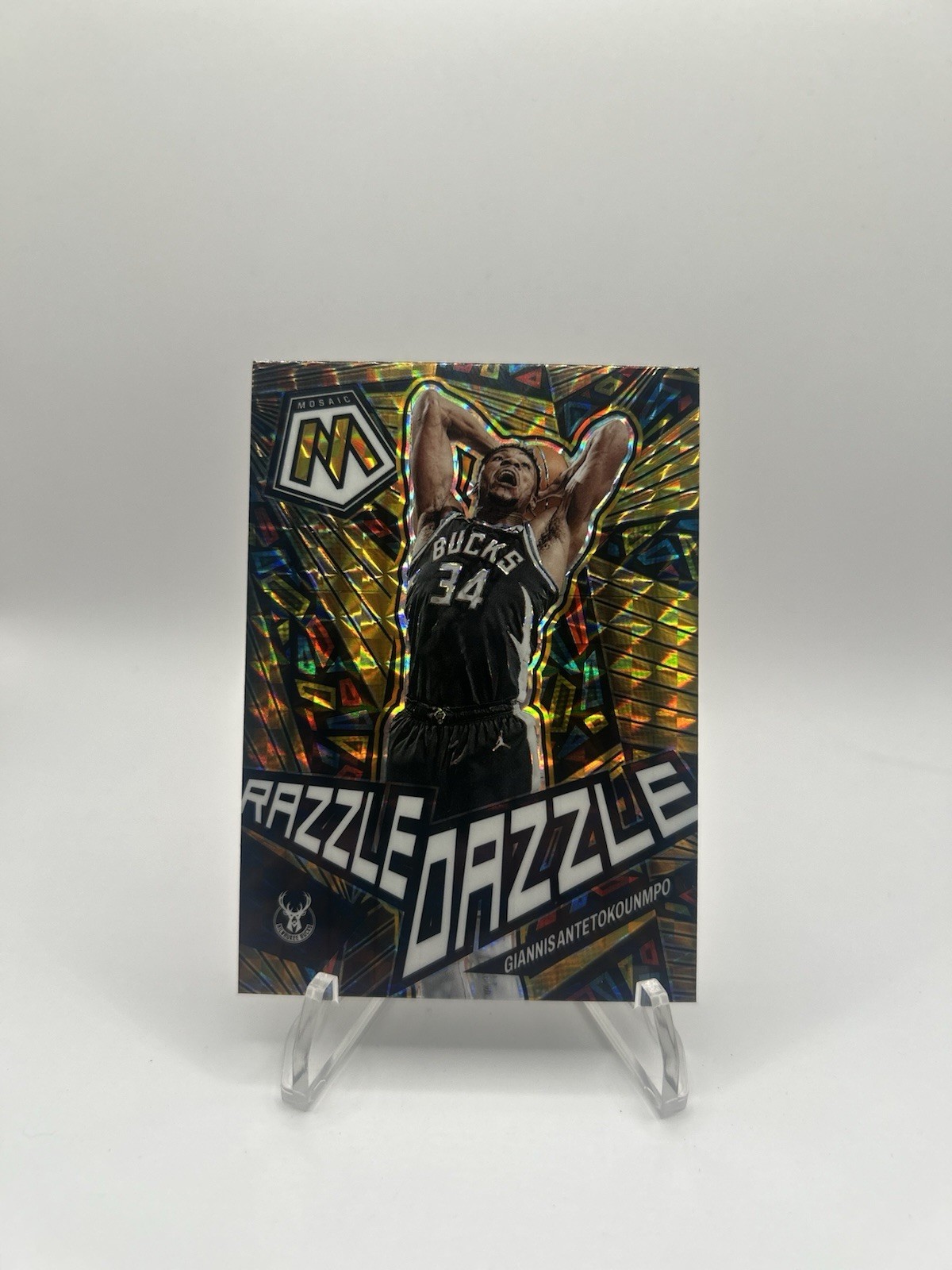 2022-23 Mosaic Giannis Antetokounmpo Razzle Dazzle Case Hit SSP -Milwaukee Bucks