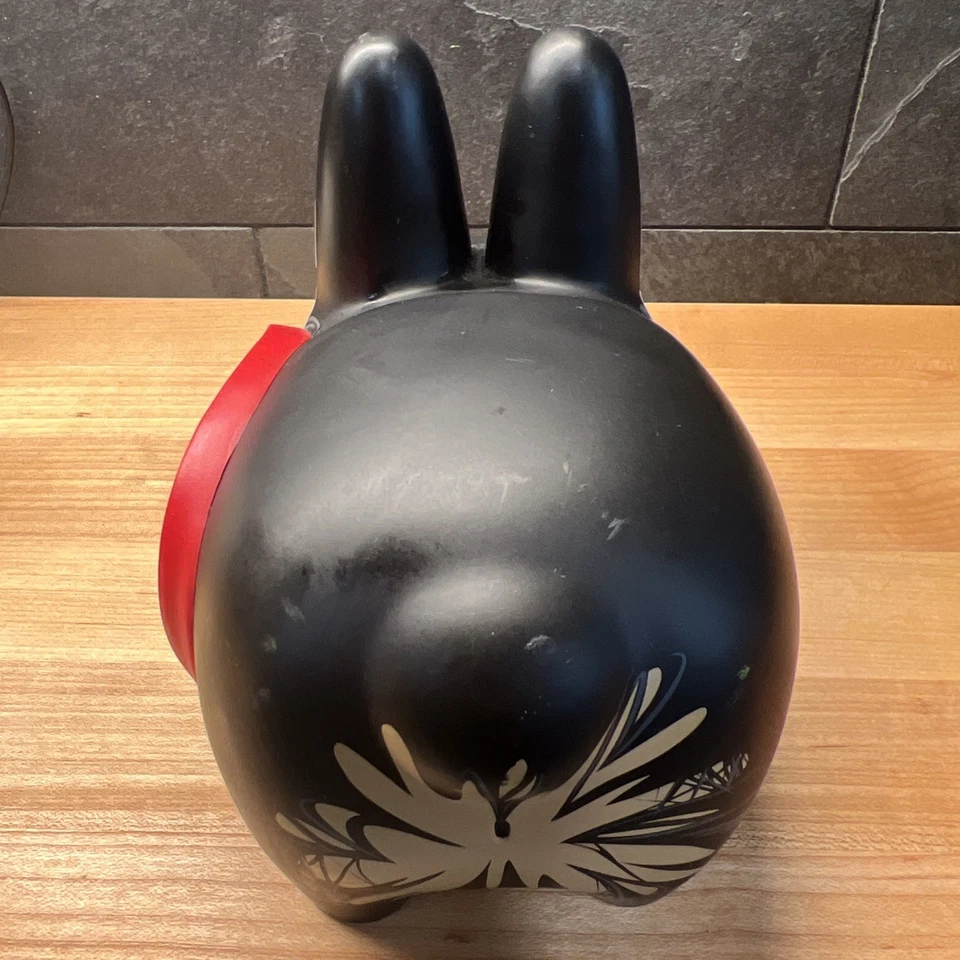 Minifigura de conejo de vinilo Marvel Kidrobot Labbit VENOM 2013 usada Foto 3 de 4