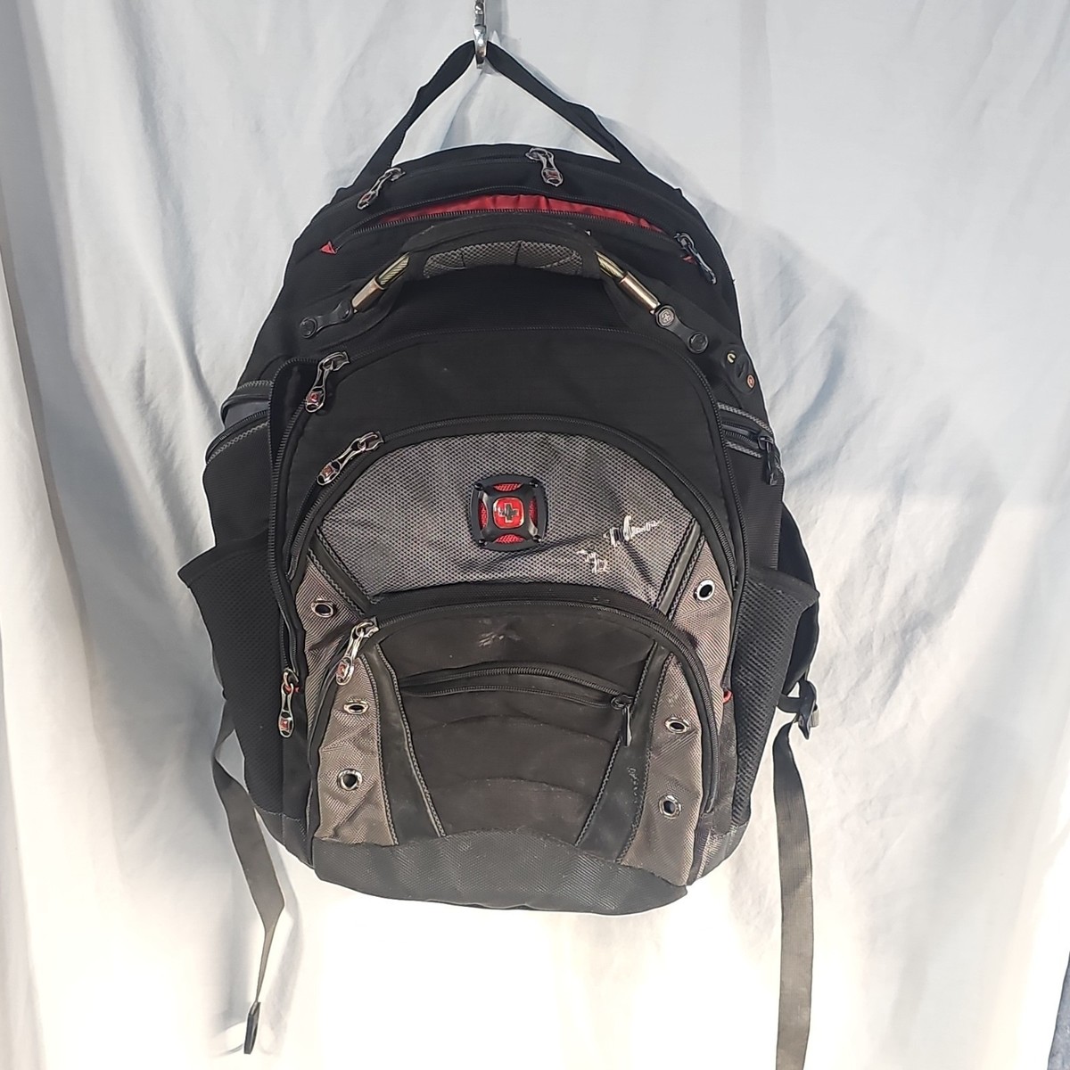 SwissGear Black Backpack with Multiple Compartments Amazon.com: Swiss Gear SA1923 Black TSA Friendly ScanSmart  main image 3