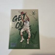 2018-19 Panini NBA Hoops - Get Out the Way Giannis Antetokounmpo #GOW-9