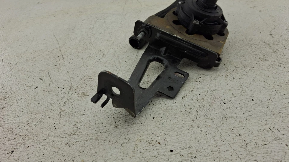 Bomba/manguera de refrigerante de motor auxiliar Buick Enclave 18-20 usada OEM Foto 3 de 4