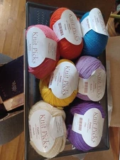Rainbow Of Knit Picks Peruvian Wool. 7 Skeins Sell As 1.