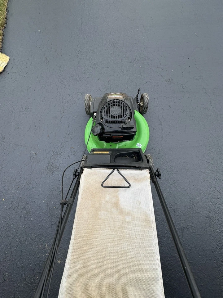 Cortacésped Lawn Boy, par bruto de 6,5 pies-lbs, 149 Cc, estrangulador inteligente. Kohler Power Foto 3 de 4