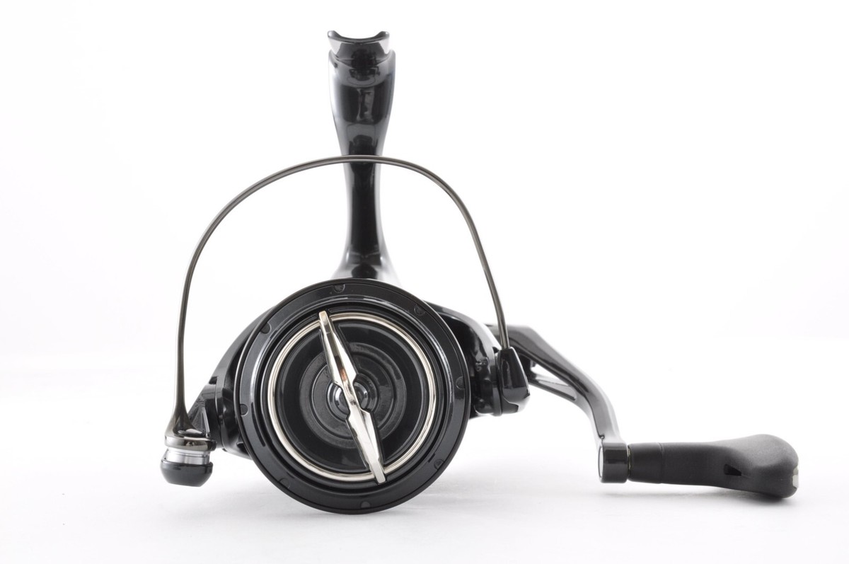 Shimano 19 Vanquish 4000XG Near Mint Fishing Spinning Reel Shimano 19 Vanquish 4000XG Near Mint Fishing Spinning Reel