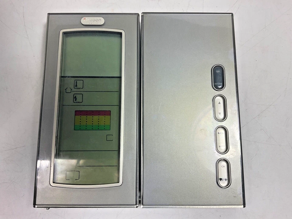 Oregon Scientific Wireless Weather Station with World Time Clock. - Image 2 of 4