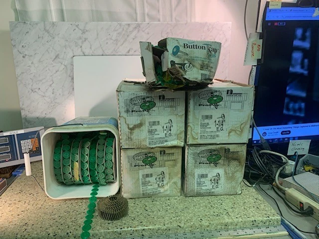 NOS 6 Boxes 1-1/4"Green Round Plasti-Top Plastic Top Nails w/ Plasti-Tracker Pro - Image 2 of 4