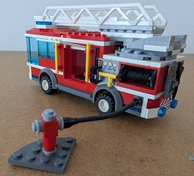LEGO City Ladder Fire Truck 60002 Minifig Rescue Vehicle