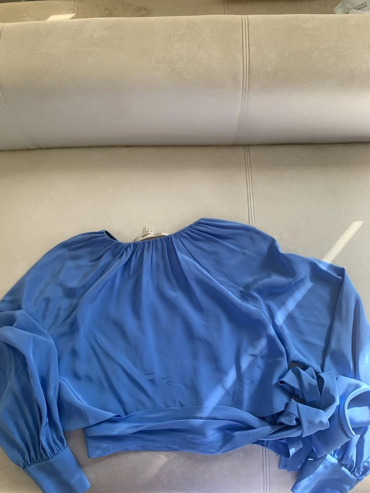 DVF 亮蓝色长袖丝绸裹身衬衫,尺寸 8 — 第 2/4 张图片