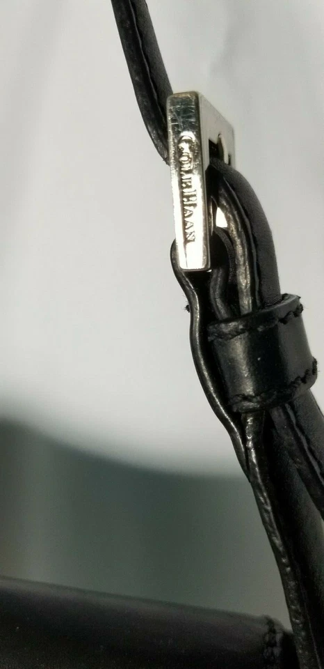 Bolso de Mano Cole Haan Negro Lino y Cuero, Ajustable Sobre el Hombro 9" x 6"  Foto 2 de 4