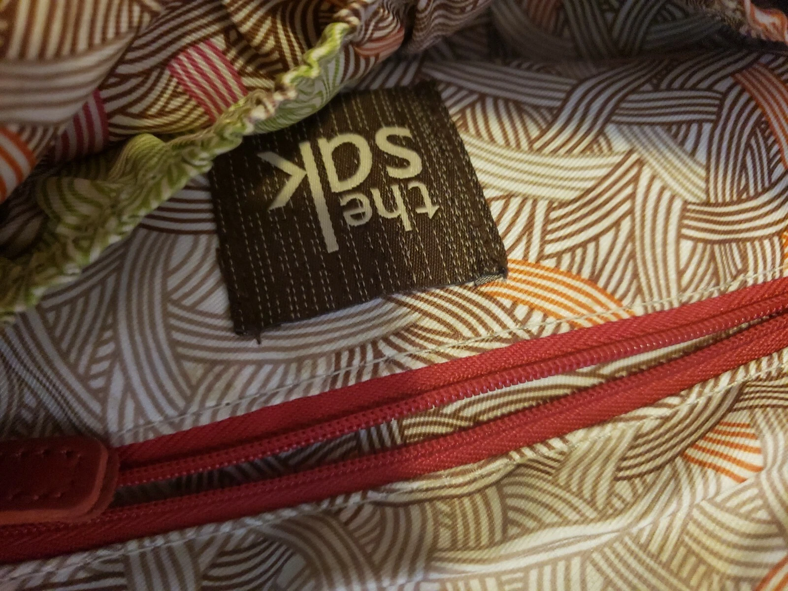 Borsa a tracolla The SAK in pelle rossa con ciottoli e tracolla con zip