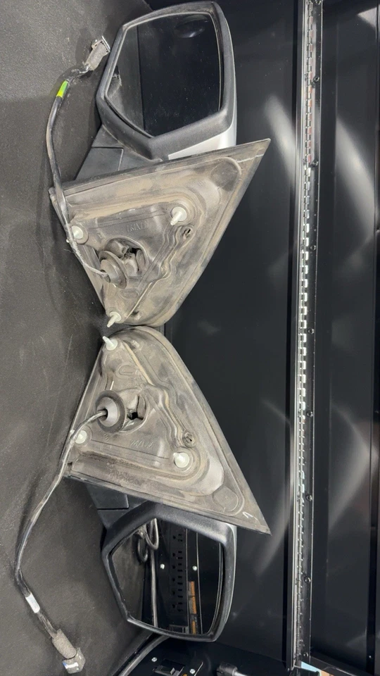 Chevrolet Silverado 1500 2016 par de espejos retrovisores derecho e izquierdo usados Foto 2 de 2