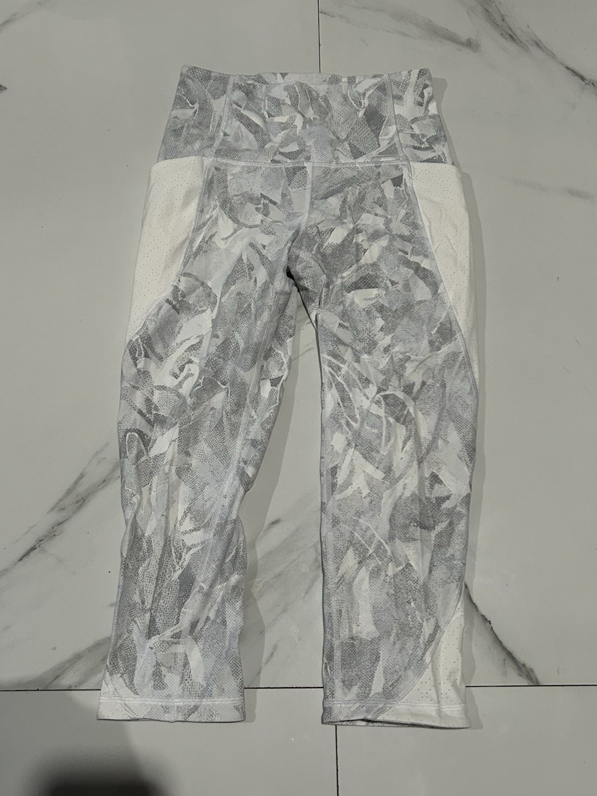 Lululemon Breezy Dot Cropped Leggings for Women Lightweight Workout