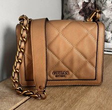 Elegante Guess Umhängetasche   stilvoll & ze...