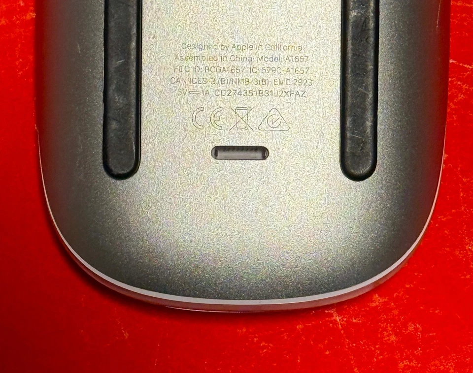 Apple A1657 Magic Mouse 2 Wireless Mouse  white/Silver  w/ USB-C to Lightning - Image 4 of 4