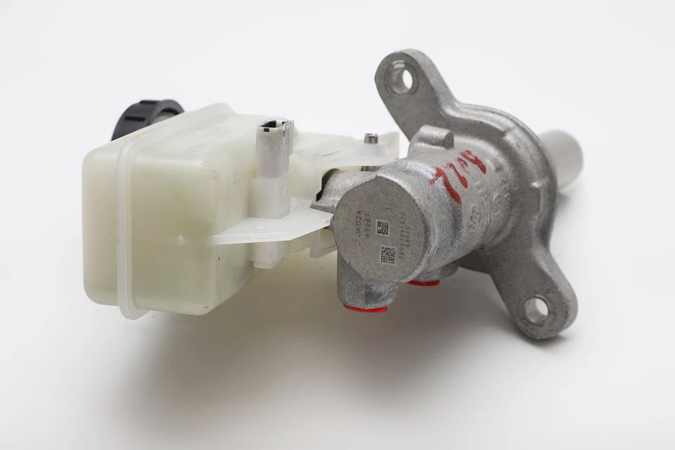 Главный тормозной цилиндр Nissan 370Z 09-19 RWD D6010-JK02A, B022, OEM, 2009, 2010,  - Изображение 2 из 3