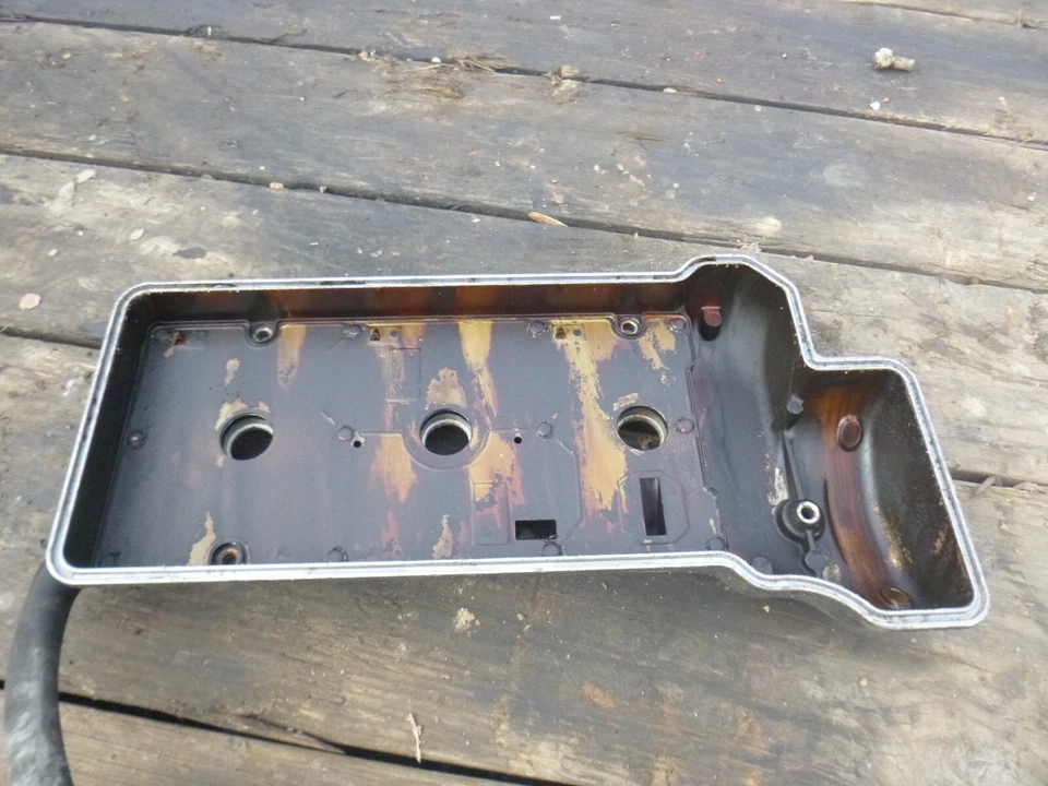 Chevrolet Tracker 2002 cubierta de válvula lado del pasajero 2,5 L Suzuki Foto 4 de 4