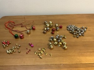 Lot Of  134 Jingle Bells Silver And Gold Tone  + Some Red Small To Medium Sizes