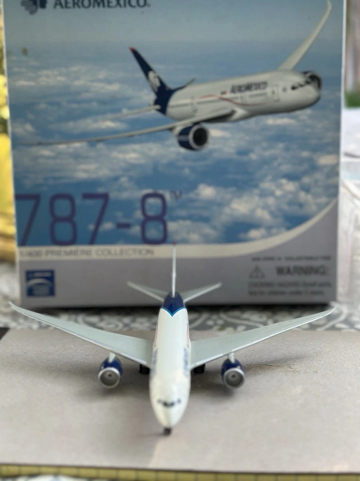 Модель самолета Aeromexico 787-8 Dragon Wings масштаб 1:400 - Изображение 3 из 4