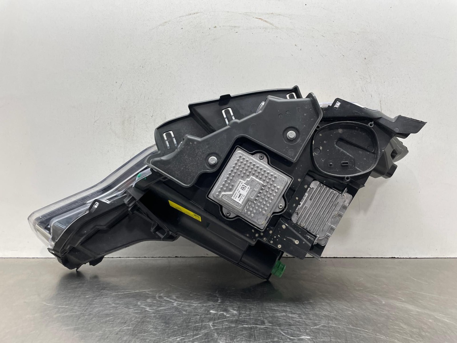 2017 Maserati Levante Drivers Left Headlamp Assembly OEM LH -3 Mounts 670034642
