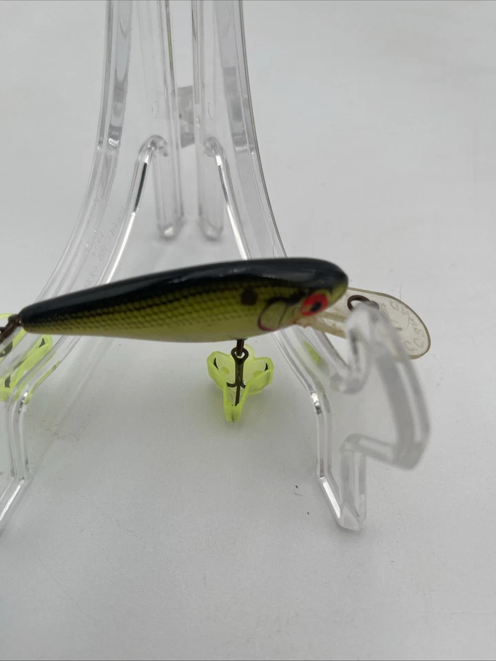 Cotton Cordell Deep Diving C.C. Shad Rattle Crankbait Good Condition Baby Bass - Image 3 of 4