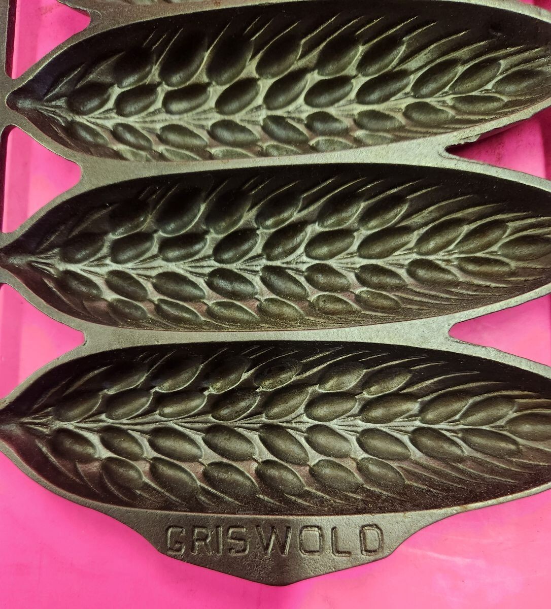 RARE - Cast Iron Griswold No 28 (639) Whole Wheat Stick Pan RARE - Cast Iron Griswold No 28 (639) Whole Wheat Stick Pan