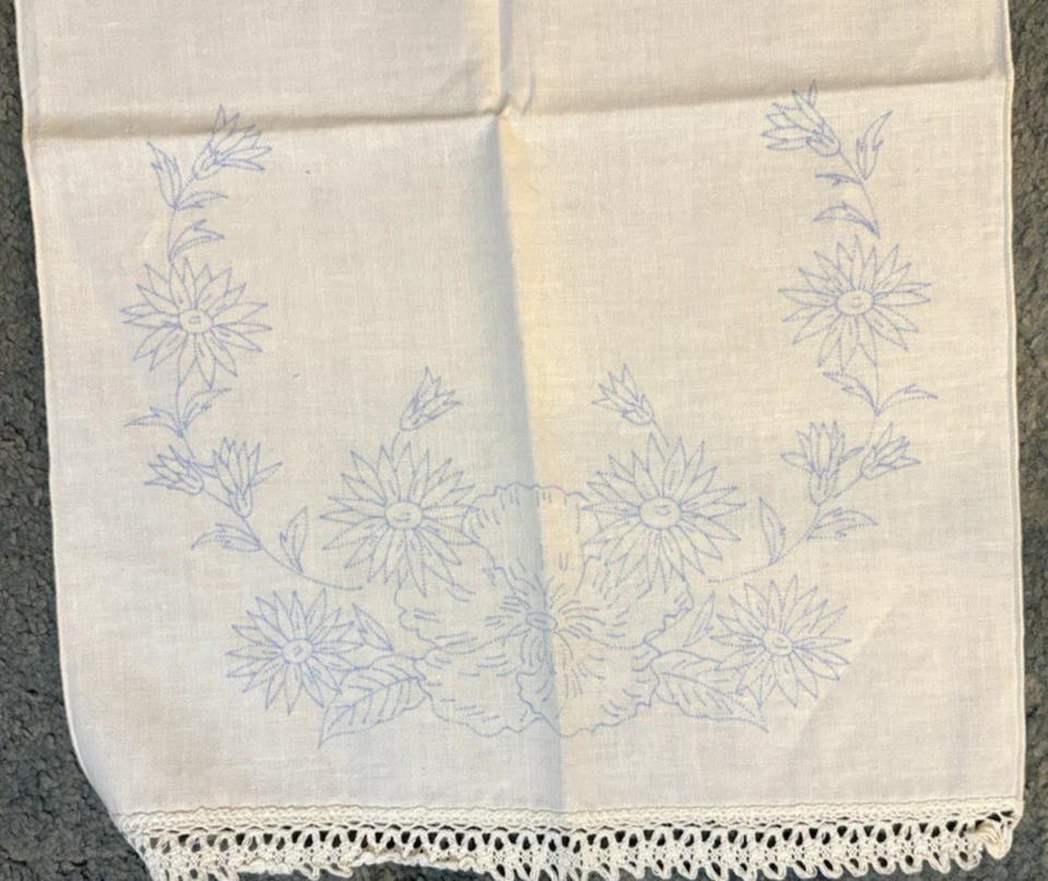 Vtg Rare stamped Flowers Table Runner for crewel embroidery with Lace Trim - Image 2 of 3
