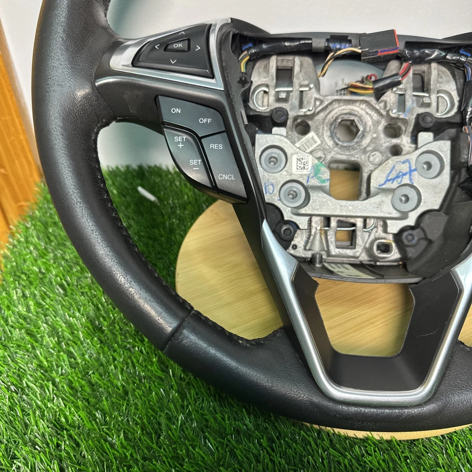 Volante de motorista Ford Fusion 2013-2020 com interruptor de controle de cruzeiro de áudio fabricante de equipamento original - Imagem 3 de 4