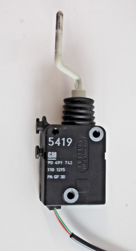 Opel Omega V6 ´92 Benzin 3,0 Stellmotor Tankklappe 90491742 1101215