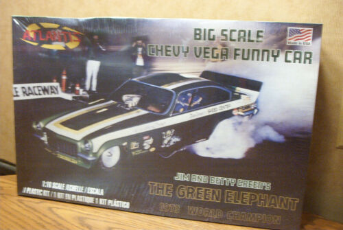 Coche divertido ATLANTIS Chevy Vega Jim & Betty Green's The Green Elephant 1:16 Scl - Imagen 2 de 4
