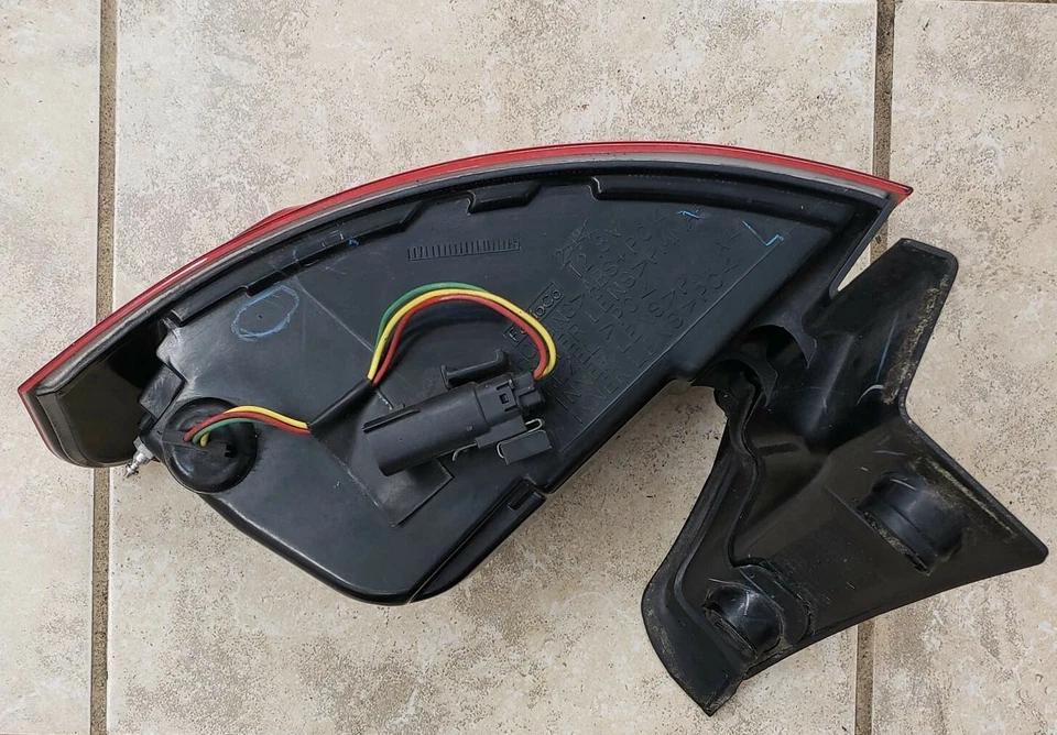 Montaje de luz trasera LED izquierda Lincoln MKT 2012-19 Foto 3 de 4