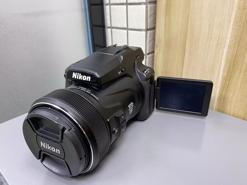 Nikon COOLPIX P1000 digital camera  Telesphoto Zoom Lens x125 P series black