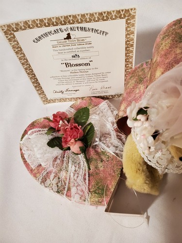GALLERY TEDDY BEARS “Blossom” Christy Firmage #0693 Hatbox & Bear - Picture 2 of 4