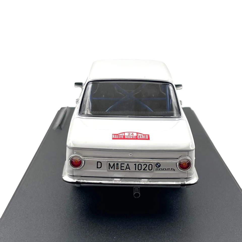 Modellino Auto Solido 1/18 BMW TII Rallye MonteCarlo 2002 #24 White - Immagine 4 di 4