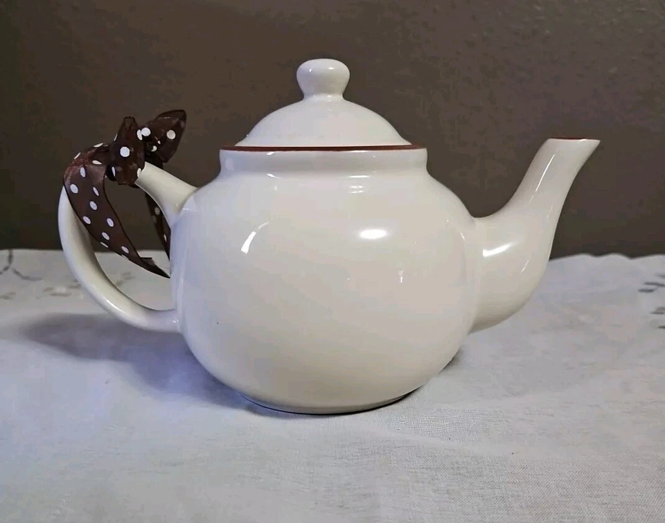 Tetera de cerámica con pollo Terra Cotta de Coastline Imports  Foto 2 de 4