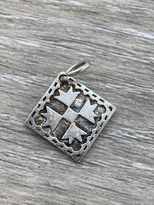 Quilt Block Four Leaf Design Geometric Pattern Sterling Silver 3d Charm Pendant