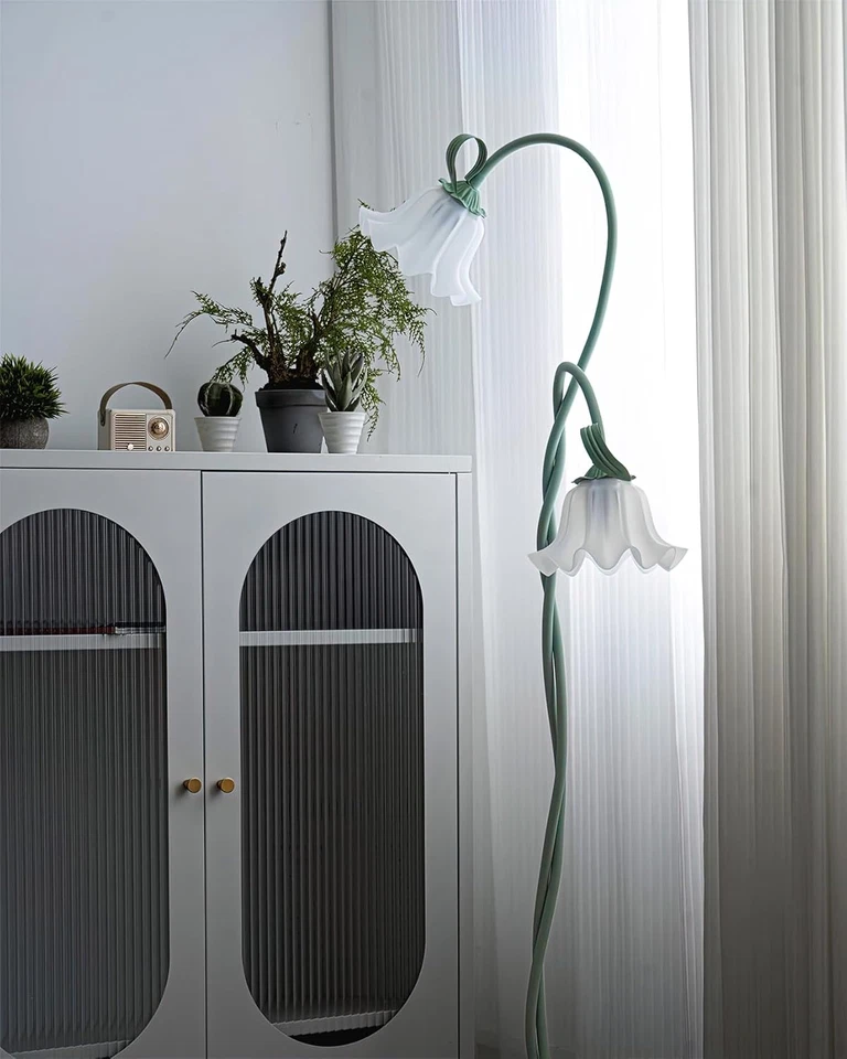 Lámpara de pie creativa Lirio del Valle 2 cabezas flores lirio sala sofá lateral Foto 2 de 4