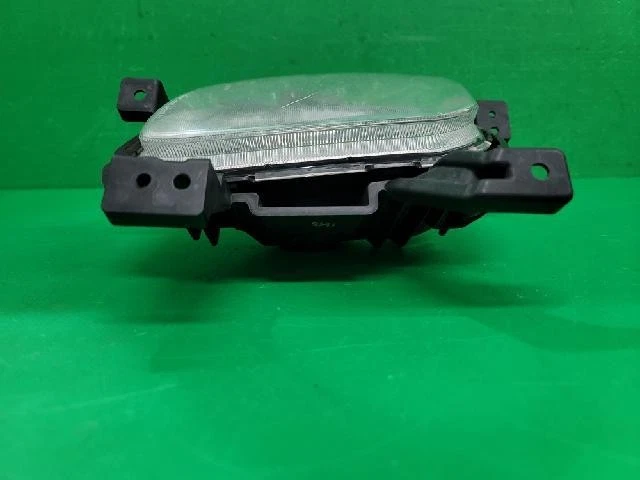 2014 KIA Rondo All New Carens Right Fog Light 92202A4000 - Image 2 of 4