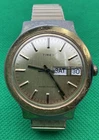 Vintage Timex Watch Water Resistant Day Date Gold Tone Running (3)