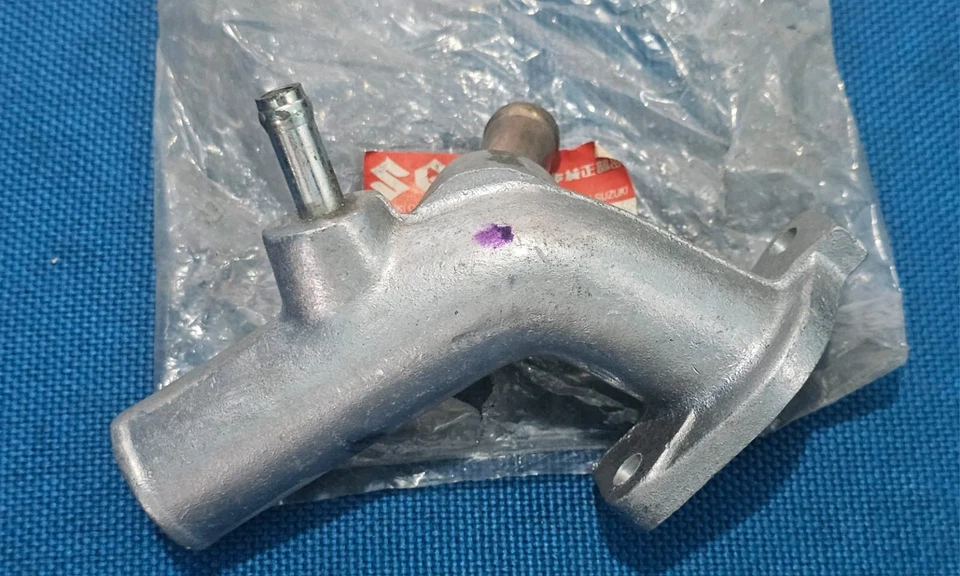 SUZUKI LJ80 LJ81 WATER INLET PIPE NOS JAPAN Foto 3 de 4