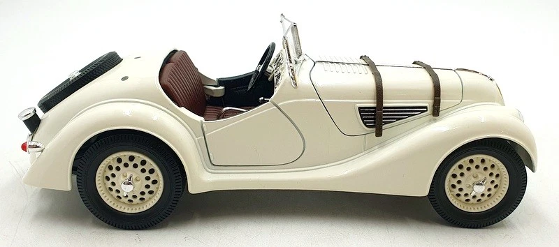 Road Legends 1/18 Scale Diecast 81024P - 1940 BMW 328 - White - Image 4 of 4